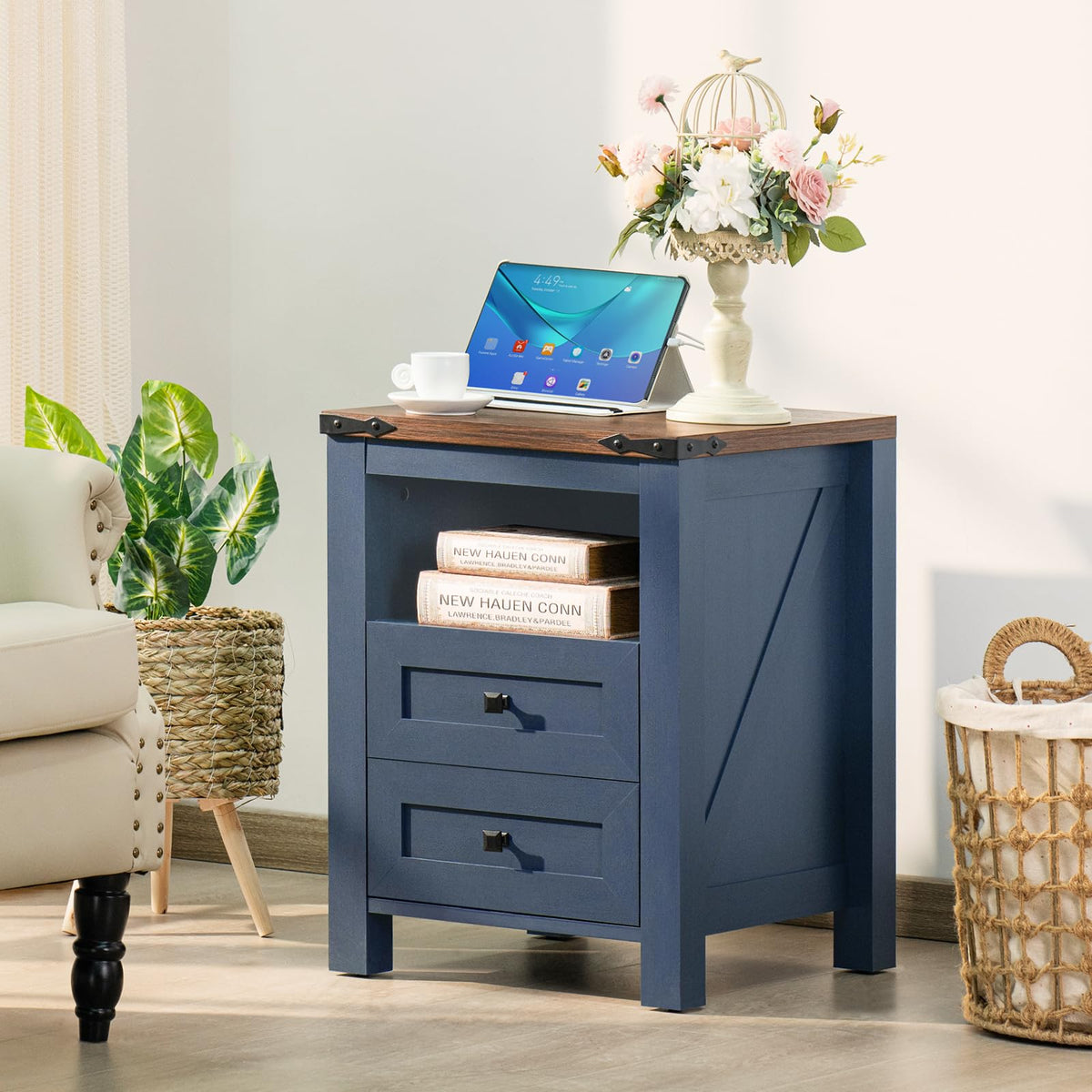 Set of 2 Nightstands with Charging Station and 2 Drawers L195693