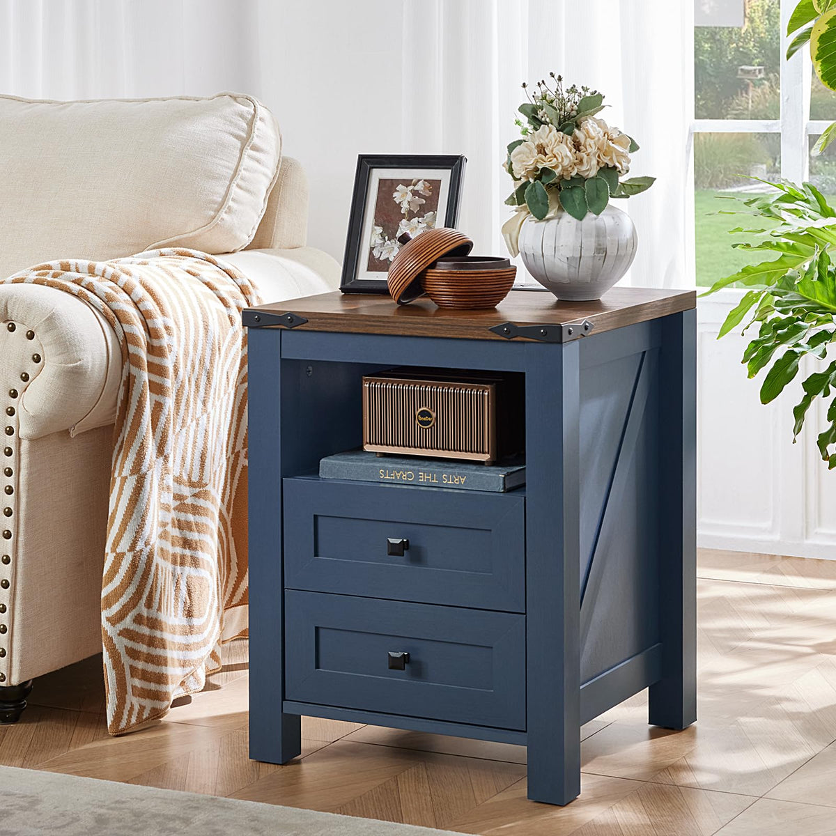 Set of 2 Nightstands with Charging Station and 2 Drawers L195693